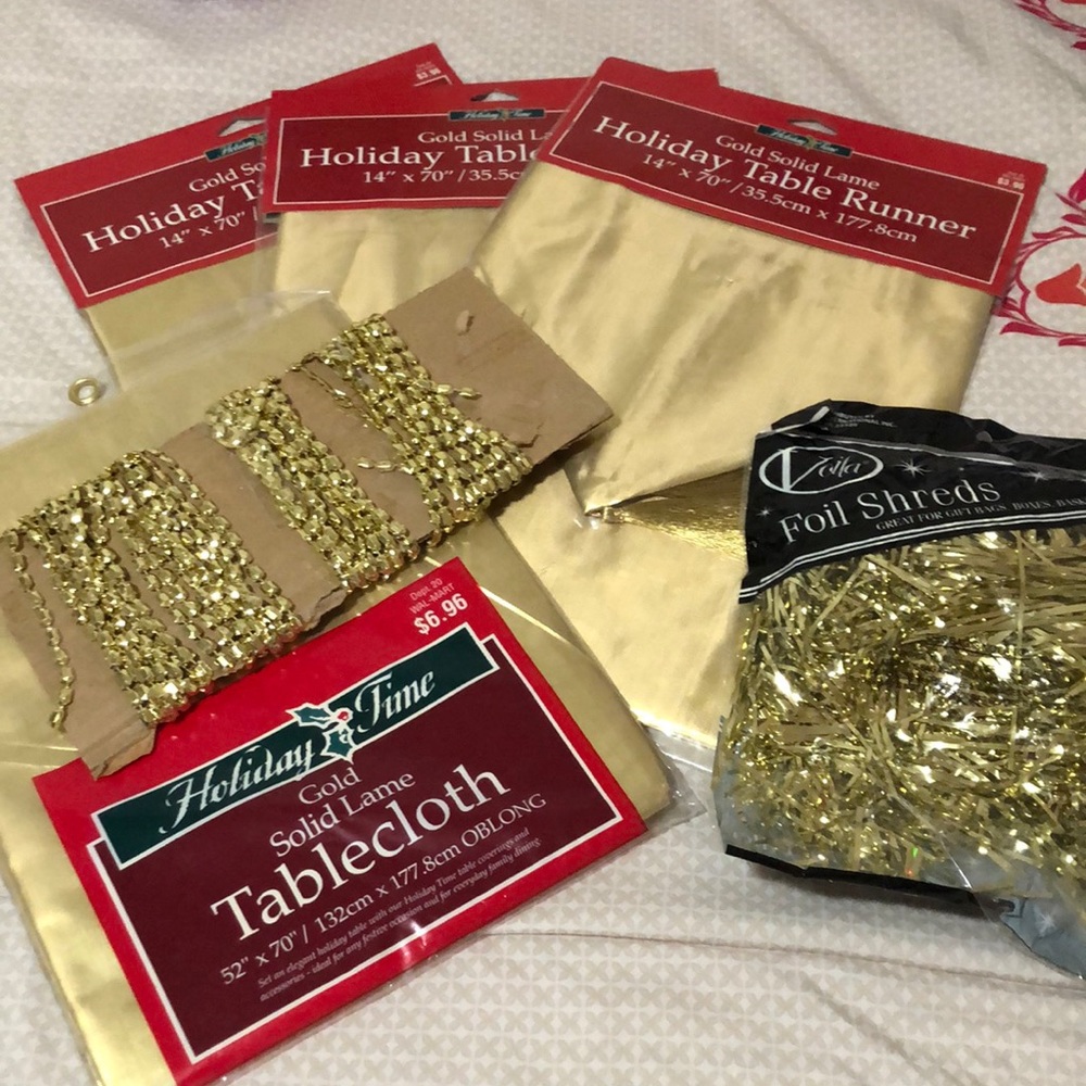 Gold table decorations